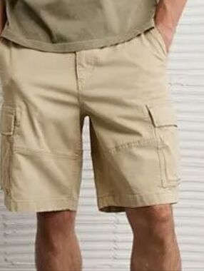 ACCESS  Cargo Shorts NWT Beige size 42 lots of pockets X button still on…